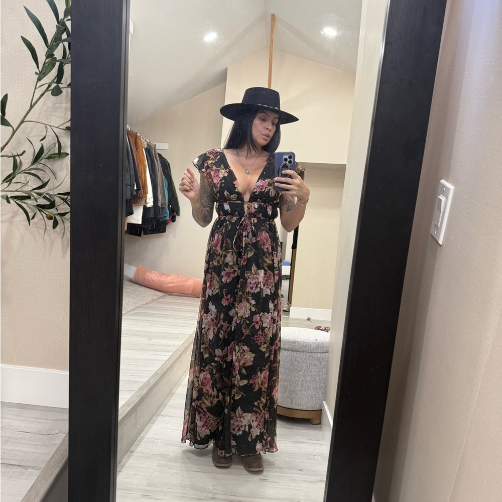 SOLD —-Lulu's  "I'm All Yours Black Floral Print Ruffled Maxi Dress" guc sz M
